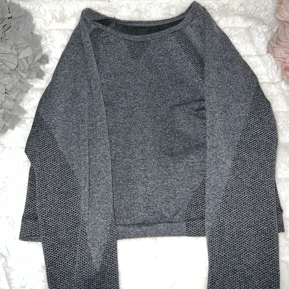 NVGTN long sleeve grey crop top
